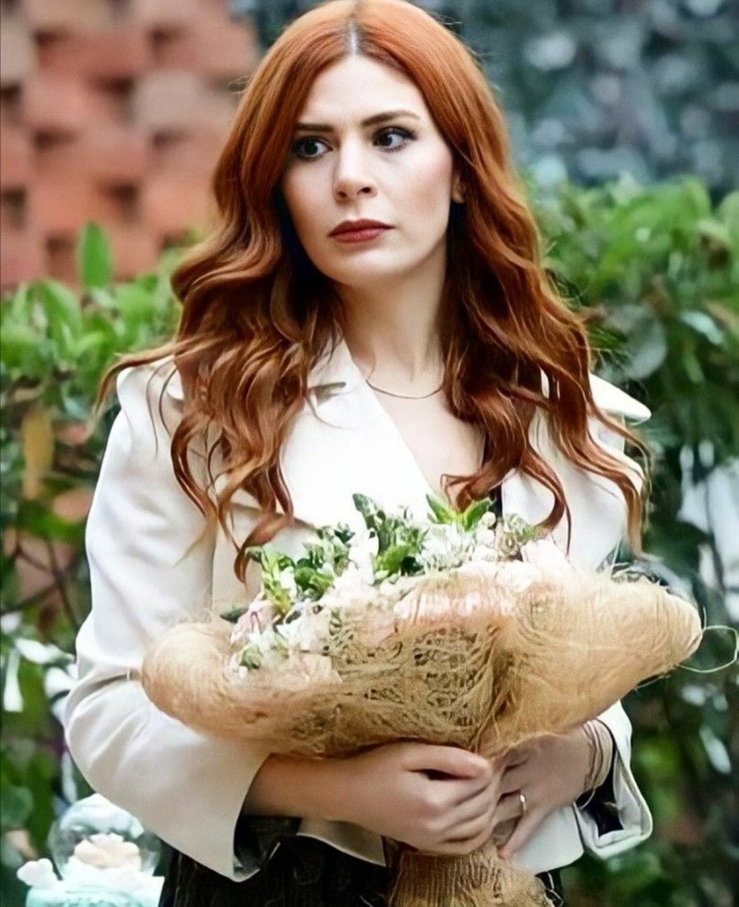 Άπιστος Spoiler: η Μπαχάρ παντρεύεται και ζει τη ζωή που της αξίζει