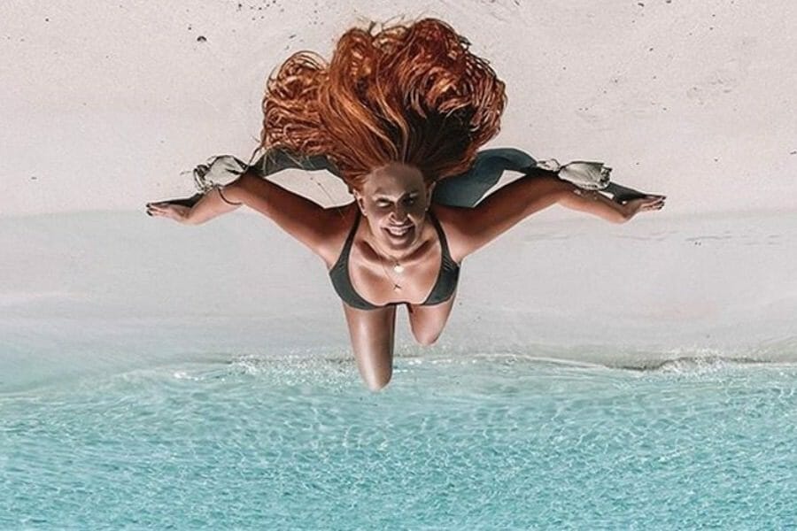 Σίσσυ Χρηστίδου: Τα παιχνίδια στην πισίνα με τον γιο της