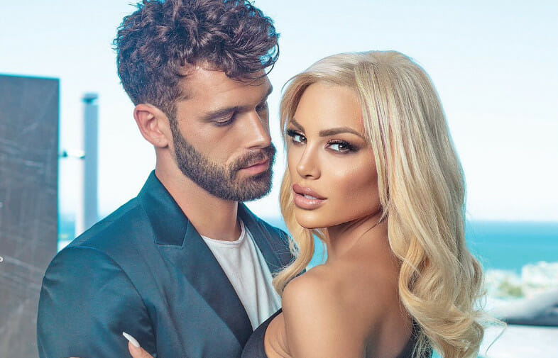 Αλεξάνδρα Παναγιώταρου: βραδινή έξοδος με τη μητέρα της και τον Στάθη Σχίζα (φωτογραφία)