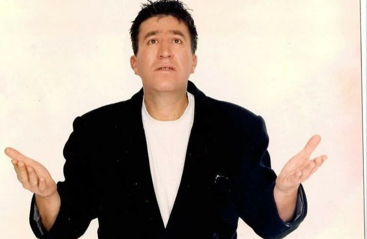 Θάνος Αλεξανδρής: ο συγγραφέας του «Αυτή η νύχτα μένει» αποκαλύπτει την στιγμή που τον συγκλόνισε