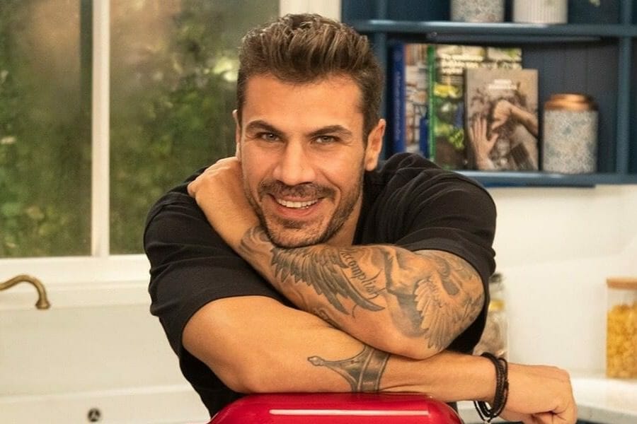 Άκης Πετρετζίκης: Η πρώτη φωτογραφία της συζύγου του με τη νεογέννητη κόρη τους