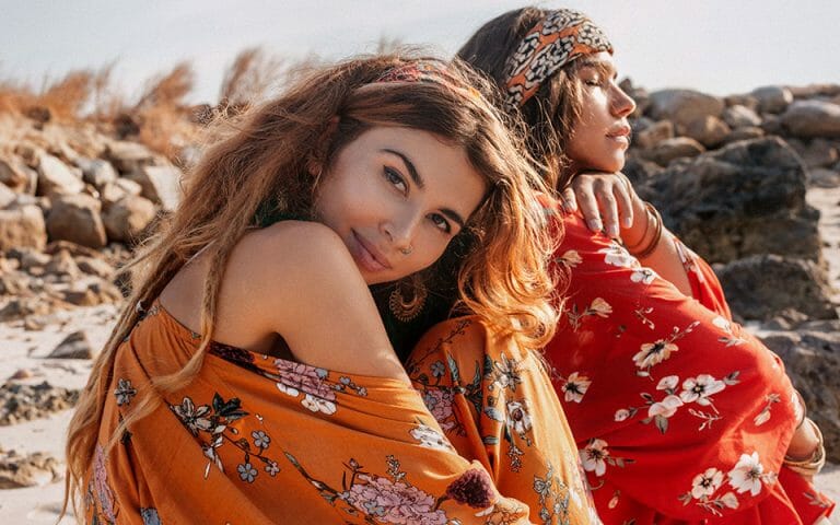 Boho φορέματα με μπότες: Ο κορυφαίος συνδυασμός του φθινόπωρου