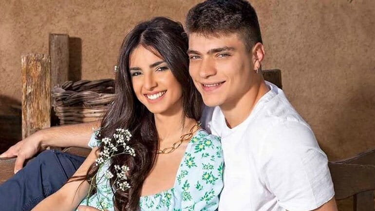 Γη της Ελιάς: Το «καυτό» φιλί του Παπανδρέου στην Τζόλα στο πάρτι γενεθλίων του