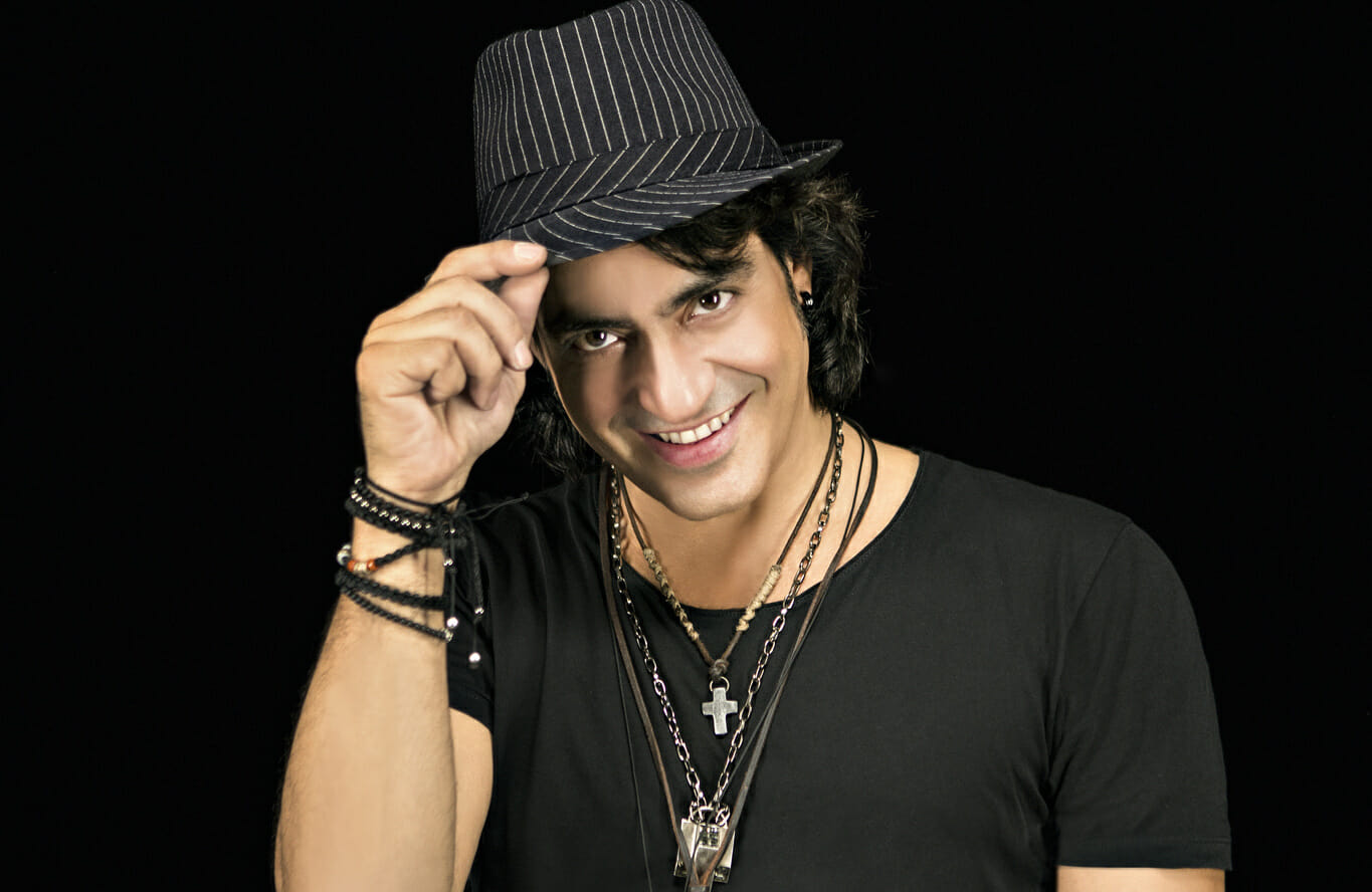 Διονύσης Σχοινάς: Η πρώτη αντίδραση στην κάμερα μετά το εξώδικο από νυχτερινό κέντρο