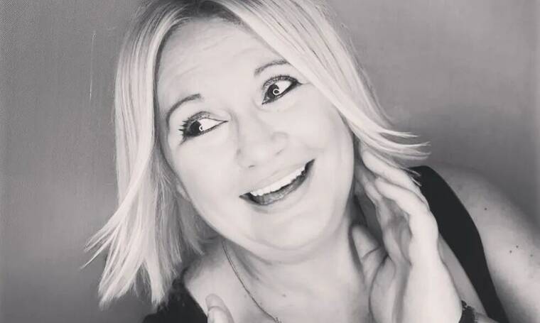 Καίτη Φίνου: Κόβει τα μαλλιά της για τις γυναίκες στο Ιράν