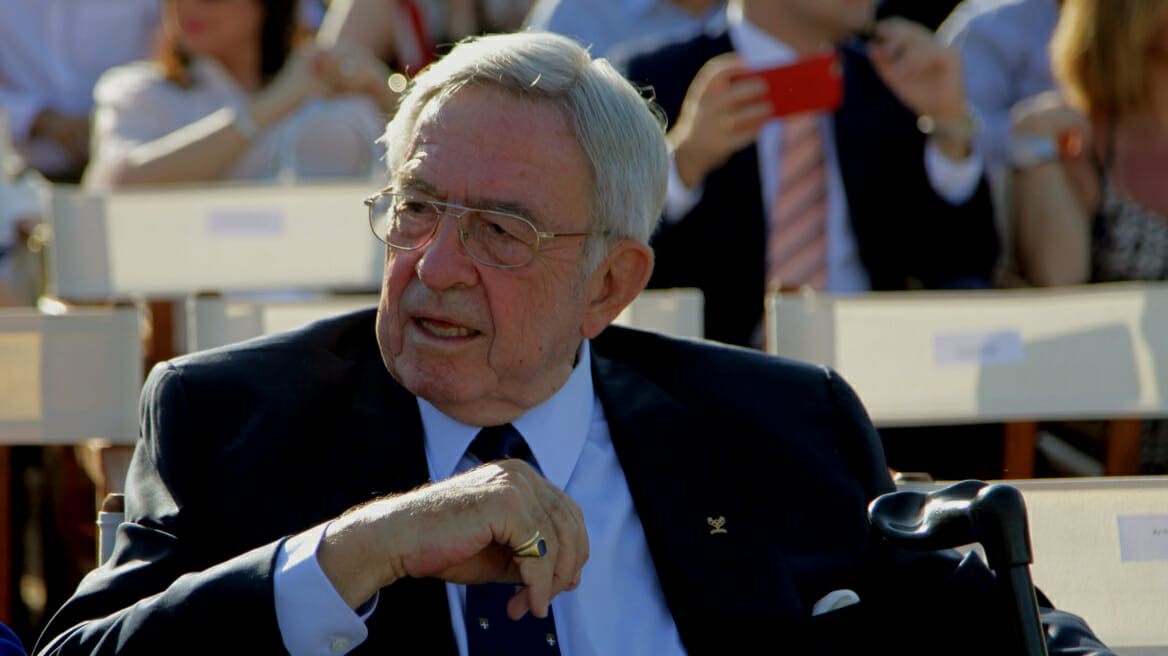 Κωνσταντίνος Έτσι αποχαιρέτισε τη βασίλισσα Ελισάβετ Iciao