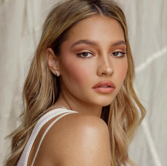 Μονοχρωματικό μακιγιάζ: Η νέα τάση που θα μας απασχολήσει πολύ