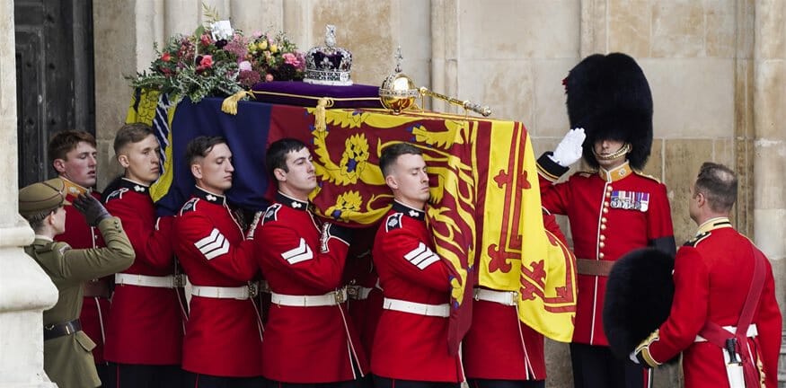 Βασίλισσα Ελισάβετ: Tα σχόλια του ελληνικού Twitter για την κηδεία της