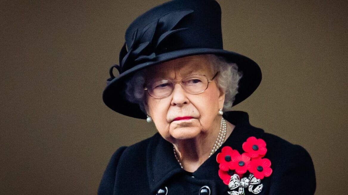 Βασίλισσα Ελισάβετ: Ξεκίνησε η πομπή με τη σορό της – Χιλιάδες κόσμος στους δρόμους