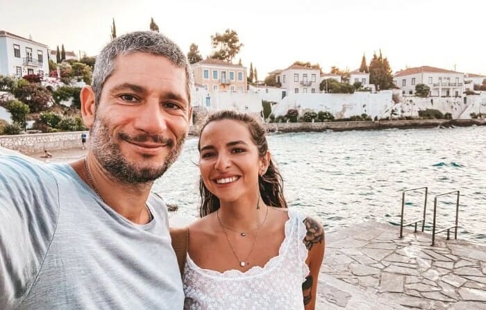 Εριέττα Κούρκουλου: Με τον σύζυγό της και τον γιο τους σε διαμαρτυρία στο Σύνταγμα