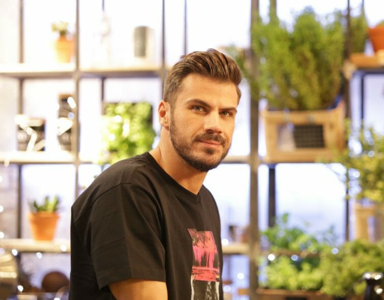 Άκης Πετρετζίκης: Η πρώτη οικογενειακή έξοδος με αφορμή την 28η Οκτωβρίου