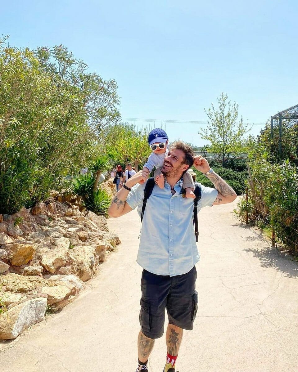 Άκης Πετρετζίκης: Με τον μικρό Αχιλλέα στο Ζωολογικό πάρκο