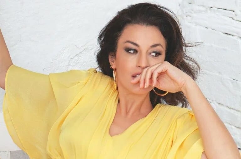 Δωροθέα Μερκούρη: Στην κουζίνα με σέξι εσώρουχα - Η φωτογραφία από την δεκαετία του ’90