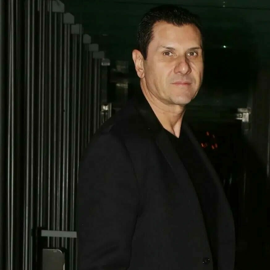 Γιάννης Μάρκου: Σε καταστολή νοσηλεύεται ο επιχειρηματίας – «Μέσα σε 10 δευτερόλεπτα, δέχτηκε πάνω από 15 μαχαιριές»