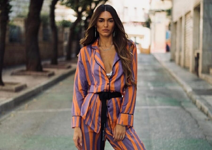 Η Ιωάννα Σιαμπάνη θηλάζει το νεογέννητο γιο της