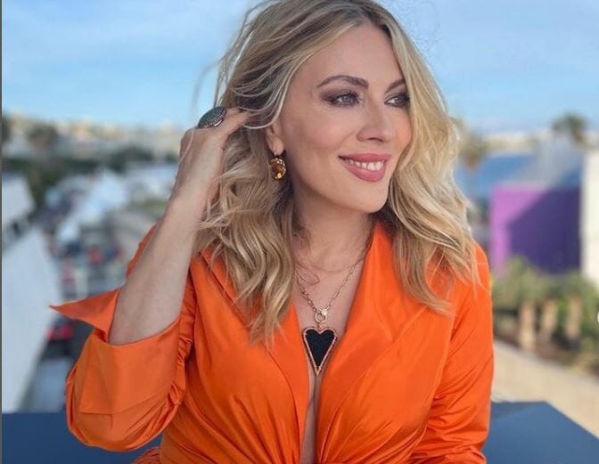 Σμαράγδα Καρύδη: «Η εικόνα του να είμαι γριά και πολύ μόνη με αγχώνει»