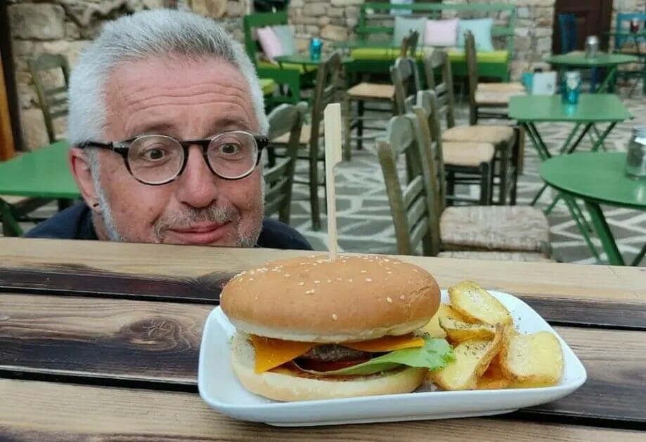 Στάθης Παναγιωτόπουλος: Βάζει λουκέτο στο μαγαζί του στην Αλόννησο