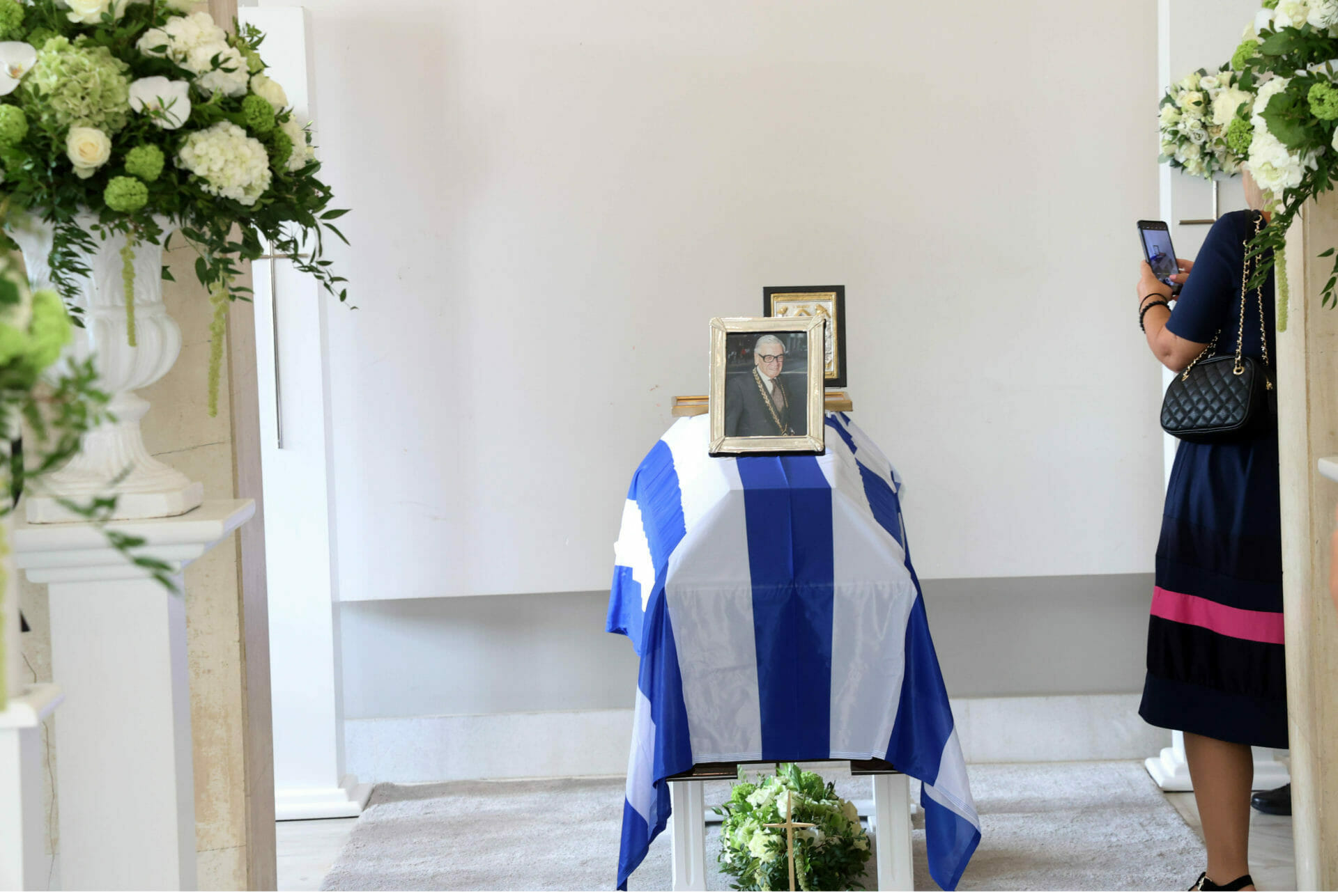 Ζάχος Χατζηφωτίου: Πλήθος κόσμου στην κηδεία του στο Α’ Νεκροταφείο