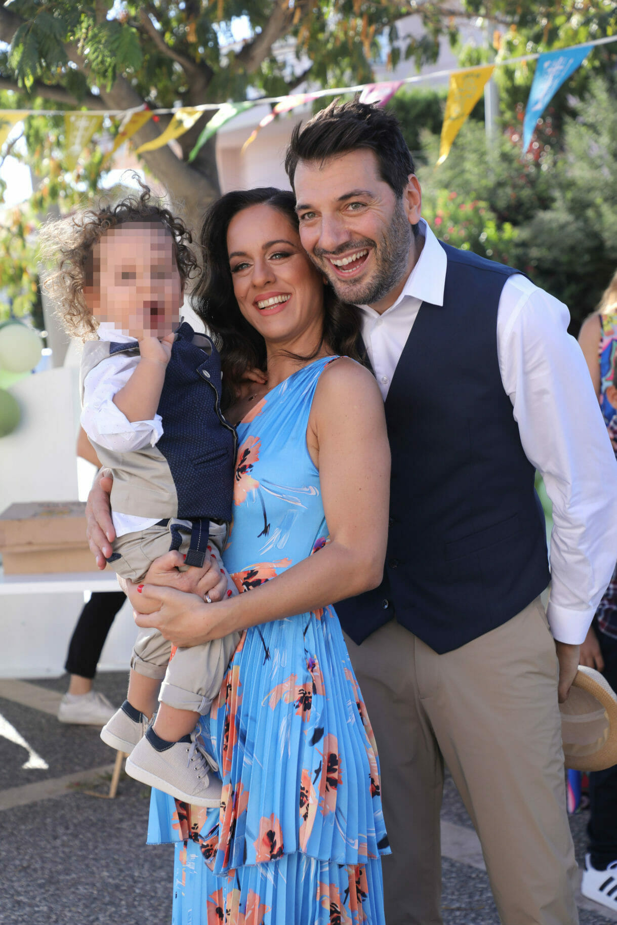 Παναγιώτης Χατζηδάκης – Χαρά Σαράντη: Βάφτισαν τον γιου τους - Ποιοι διάσημοι έδωσαν το παρών