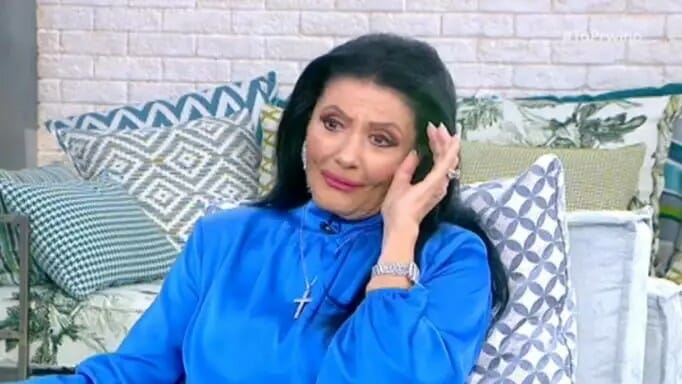 Ζωζώ Σαπουντζάκη: «Λύγισε» στον αέρα - «Ήταν πεθαμένη, πήγα και τη χάιδεψα»