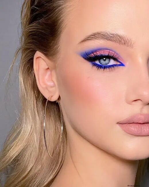 Η Μπλε σκιά είναι ιδανική για όλες τις γυναίκες! Δείτε τα ομορφότερα looks