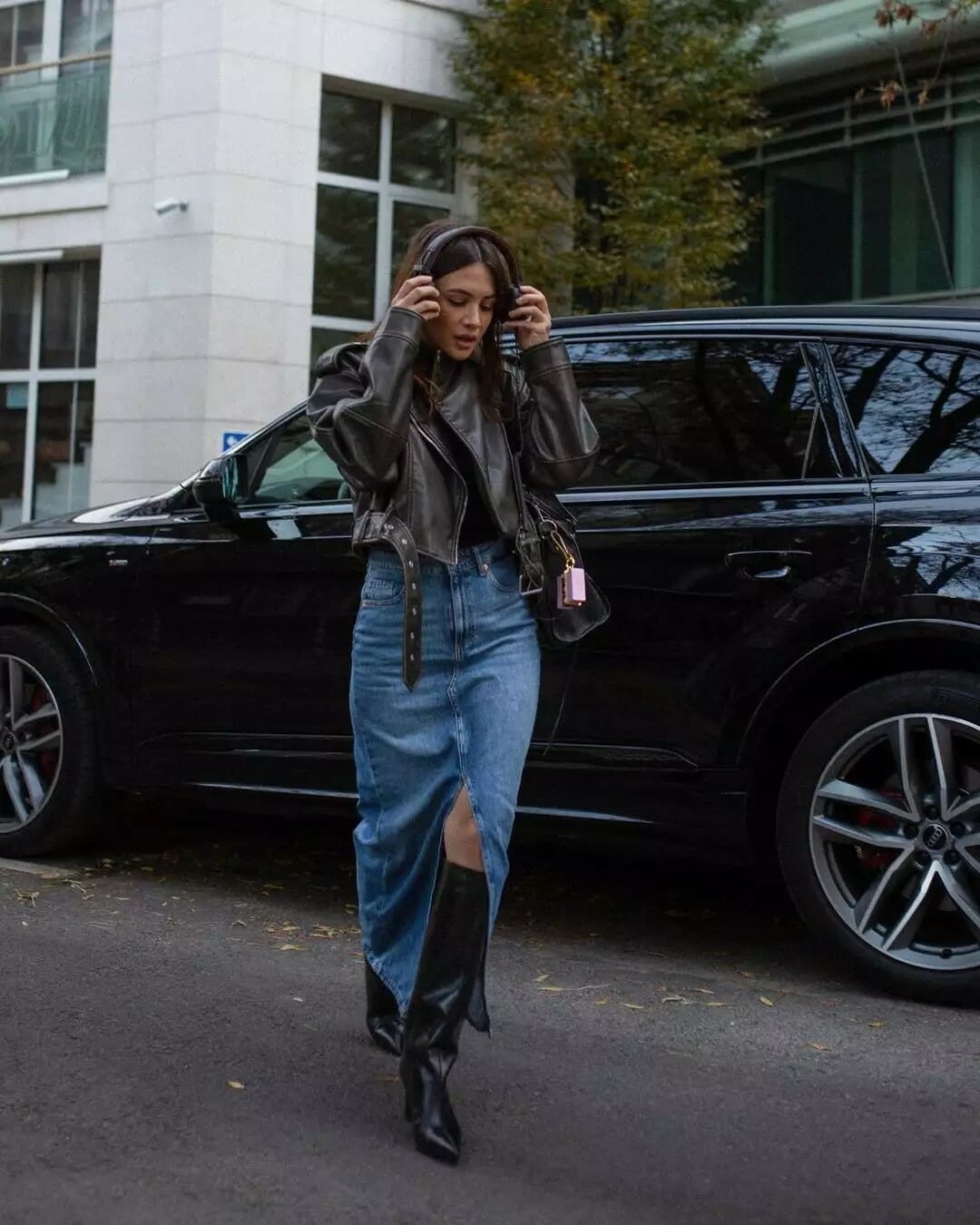 Μακριά τζιν φούστα: Το κομμάτι που κάνει πάταγο φέτος