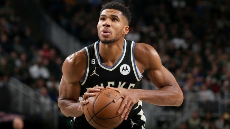 Γιάννης Αντετοκούνμπο: «Η μητέρα μου έσκιζε σεντόνια και τα χρησιμοποιούσε ως πάνες για τα αδέρφια μου»