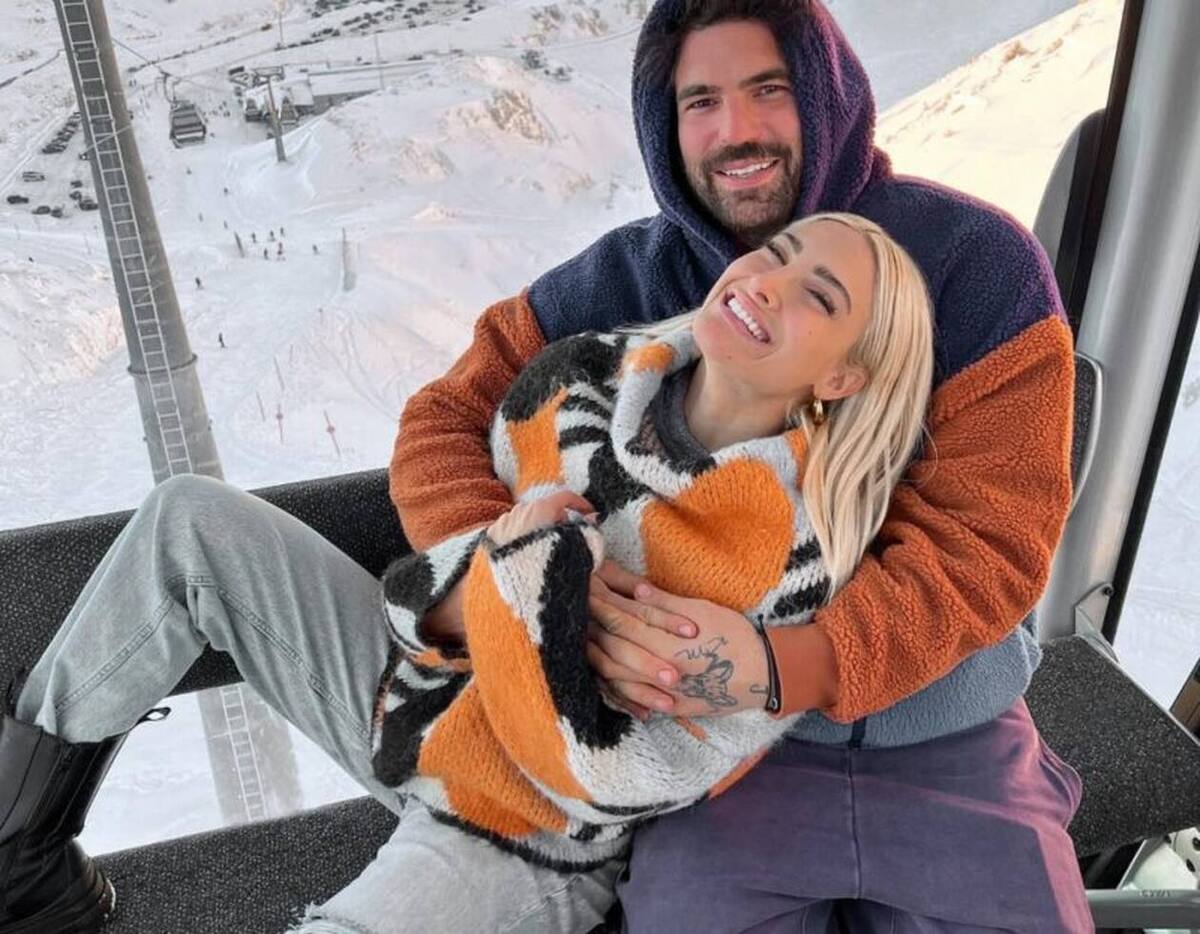 Δημήτρης Αλεξάνδρου: Αμέτρητα φιλιά στη φουσκωμένη κοιλίτσα της Ιωάννας Τούνη