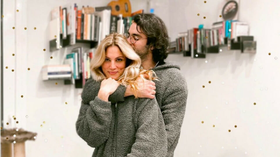 Γεννητούρια για την Μαίρη Συνατσάκη - Στο πλευρό της ο Ίαν Στρατής