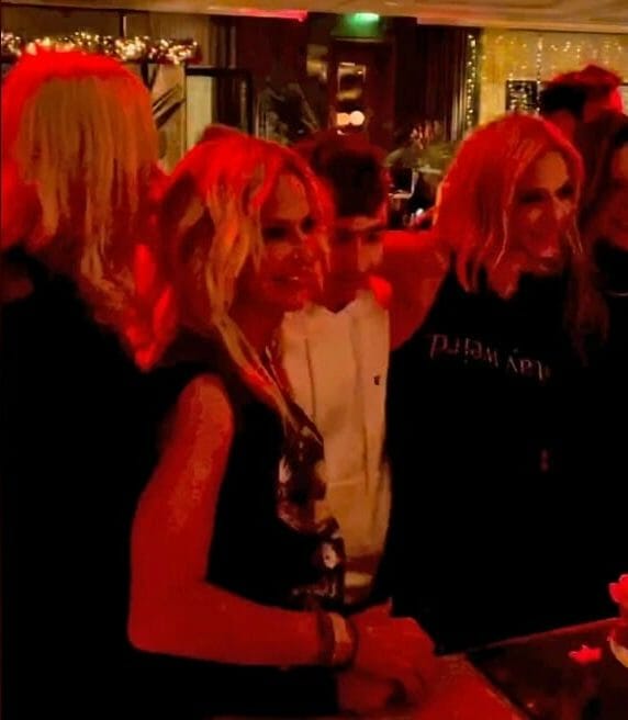 Άννα Βίσση - Νίκος Καρβέλας: Η τρυφερή αγκαλιά στα γενέθλια της κόρη τους