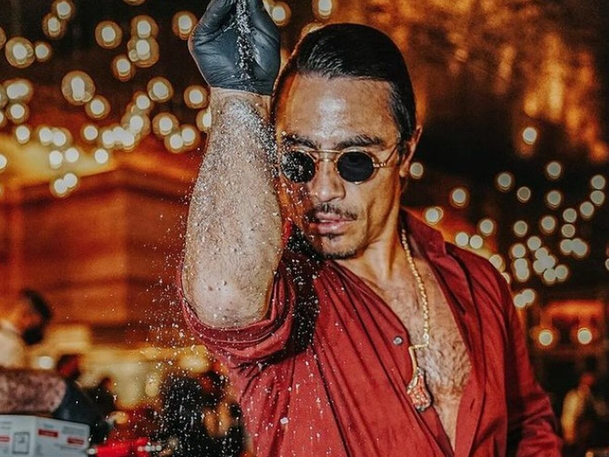 «Salt Bae»: Πλήρωσαν... 161.000 ευρώ για τις «χρυσές» μπριζόλες του Νουσρέτ