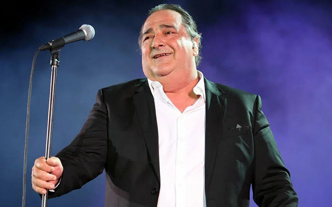 Βασίλης Καρράς: Στο χειρουργείο ο τραγουδιστής