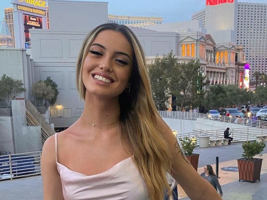 Δανάη Λιβιεράτου: Ποζάρει μαζί με την αδερφή της, Νεφέλη στο ατελιέ της Σήλιας Κριθαριώτη