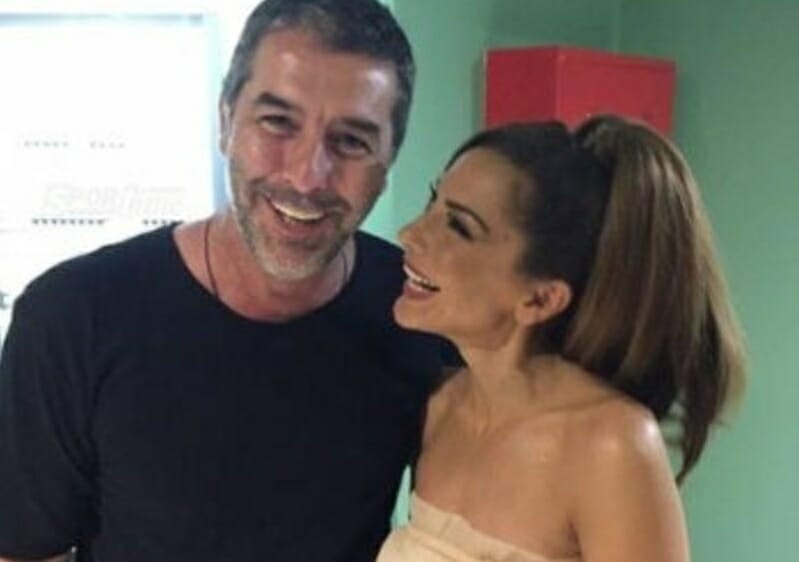 Σάλος με το φιλί Βανδή – Μπισμπίκη: «Δεν τη φιλάει, τη γλείφει από πάνω ως κάτω – Εγώ ντρέπομαι»