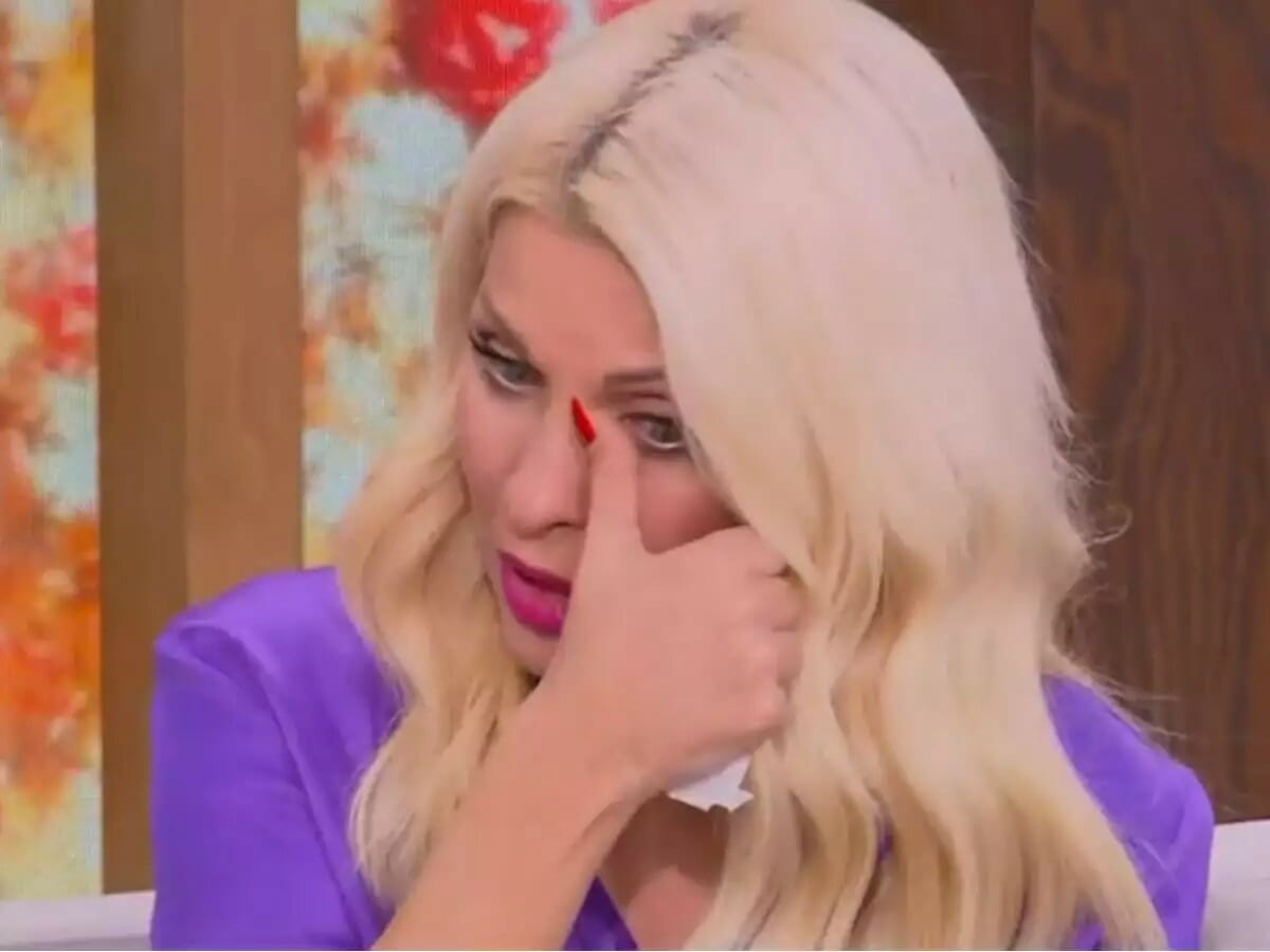 Ελένη Μενεγάκη: «Λύγισε» στον αέρα της εκπομπής της