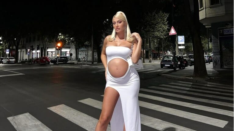 Ιωάννα Τούνη: Ποζάρει ολόγυμνη στον ένατο μήνα της εγκυμοσύνης της