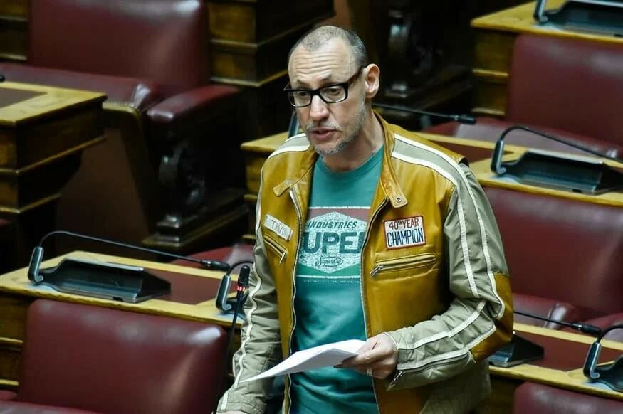 Κλέων Γρηγοριάδης: Πώς σχολίασαν τα social media το στριπτίζ εν μέσω τηλεδιάσκεψης