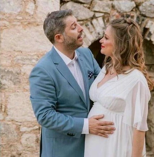 Αλέξανδρος Μπουρδούμης: Αποκαλύπτει το σοβαρό πρόβλημα υγείας που αντιμετώπισε η Λένα Δροσάκη μετά τη γέννηση του παιδιού τους