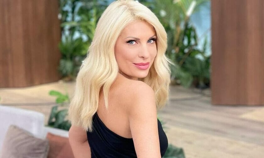 Ελένη Μενεγάκη: Στη λευκή χριστουγεννιάτικη νύχτα στην Άνδρο