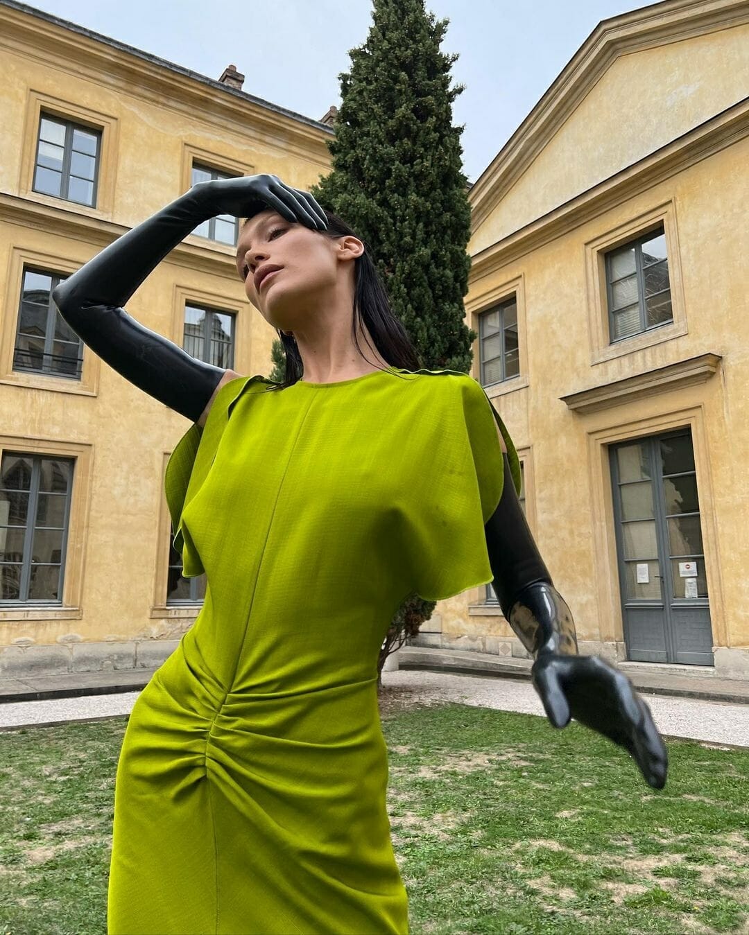 Μόδα : Αυτό είναι το φόρεμα που χαρίζει επίπεδη κοιλιά