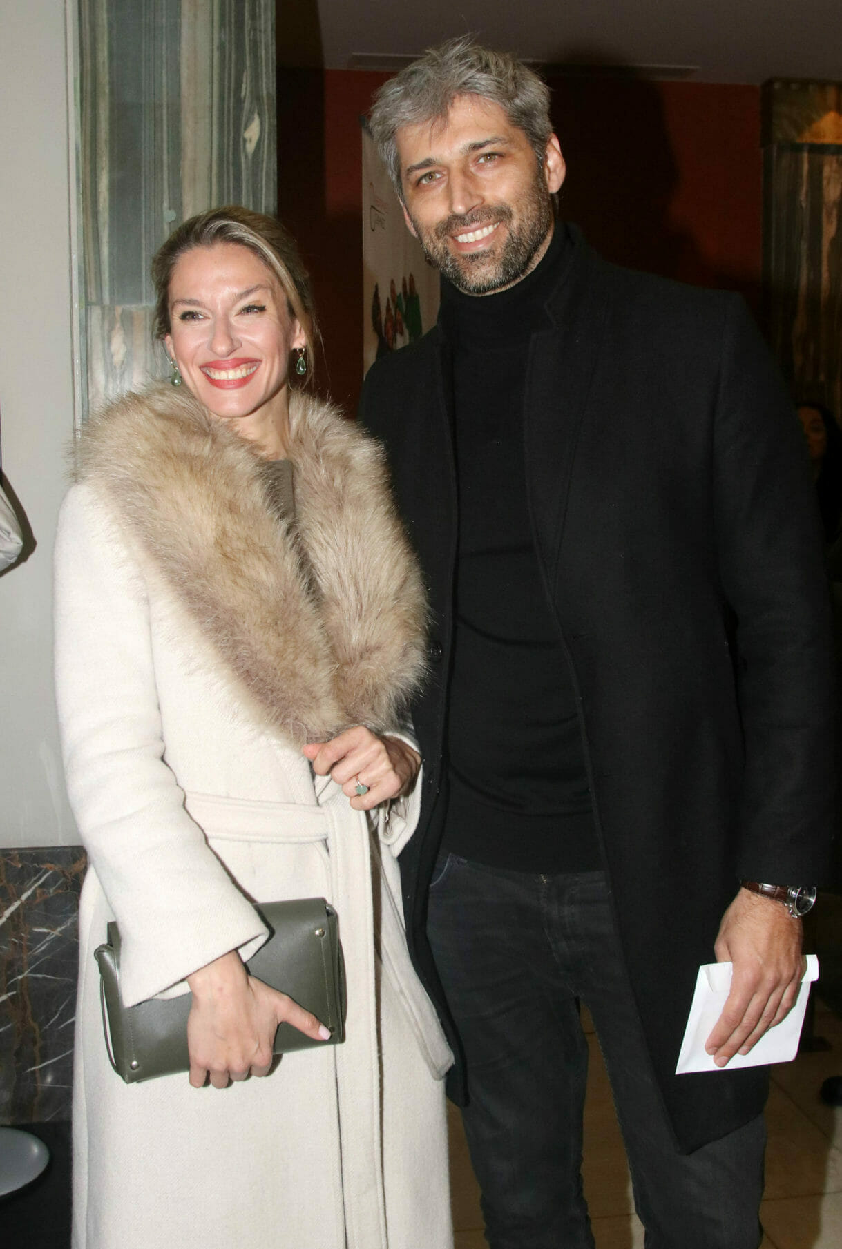 Αλέξης Παππάς: Με την σύντροφό του στην θεατρική πρεμιέρα της Κωνσταντινίδου