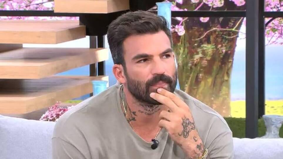 Δημήτρης Αλεξάνδρου: Το τρυφερό βίντεο με τον γιο του στο σπίτι τους στη Αθήνα