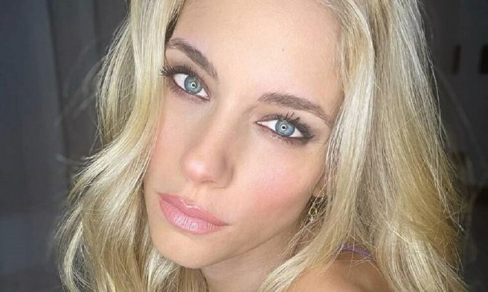 Δούκισσα Νομικού: Μας δείχνει το νέο της κούρεμα στο εντυπωσιακό δωμάτιο - ντουλάπα της