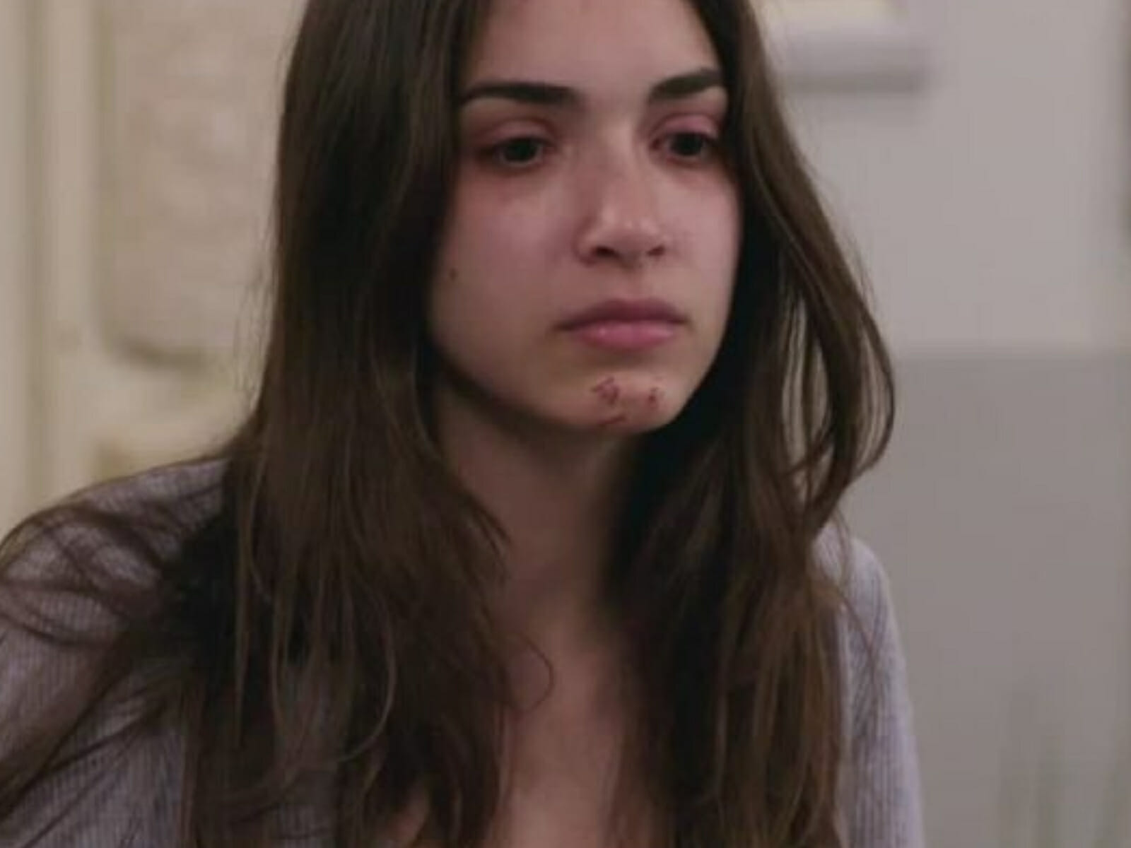 Γη της Ελιάς: Η Μαρίνα περιμένει σιωπηλά να... πεθάνει!