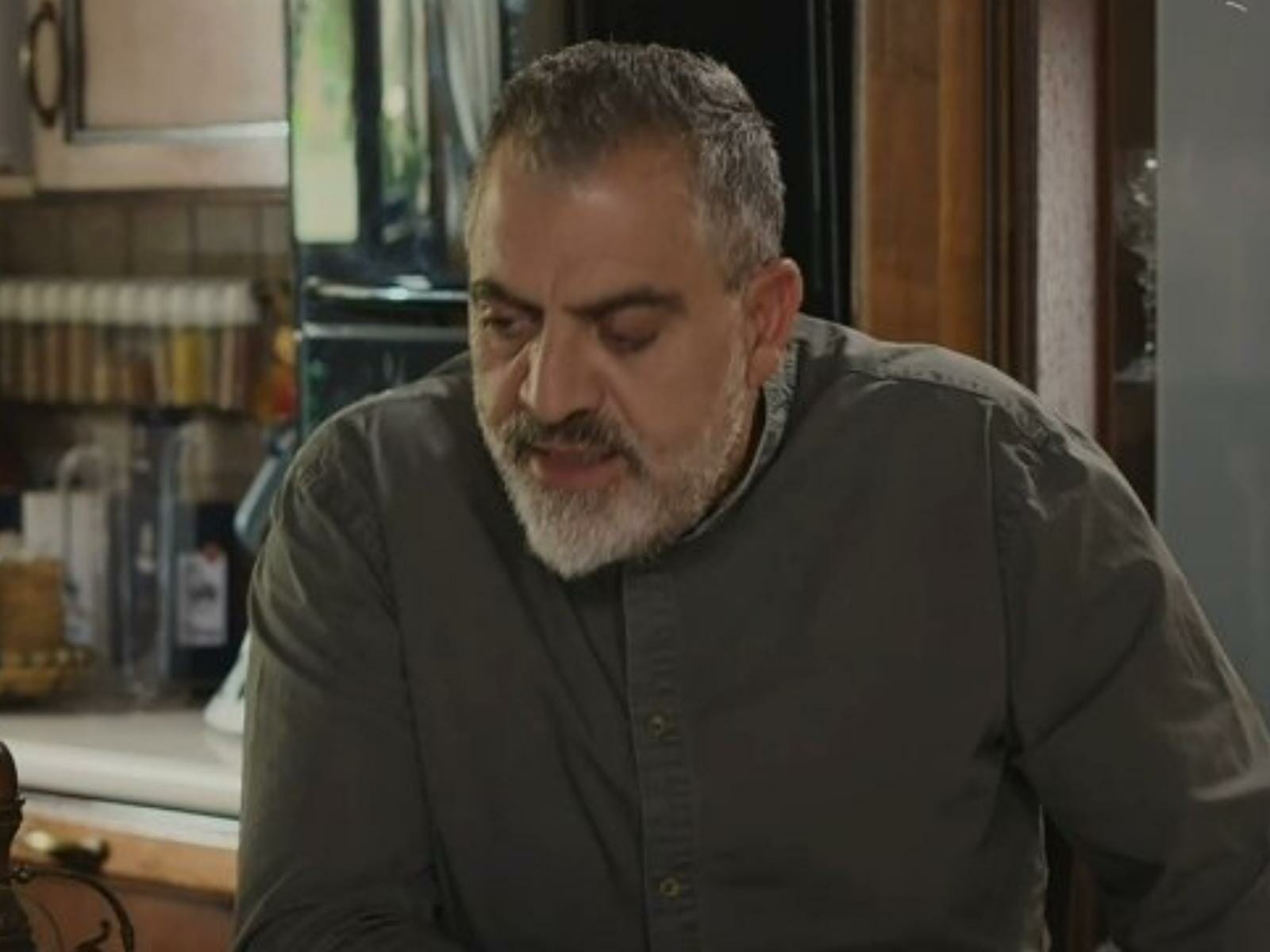 Γη της Ελιάς: Γίνεται καλός άνθρωπος ο Δημοσθένης μετά τον φρικτό θάνατο του γιου του;