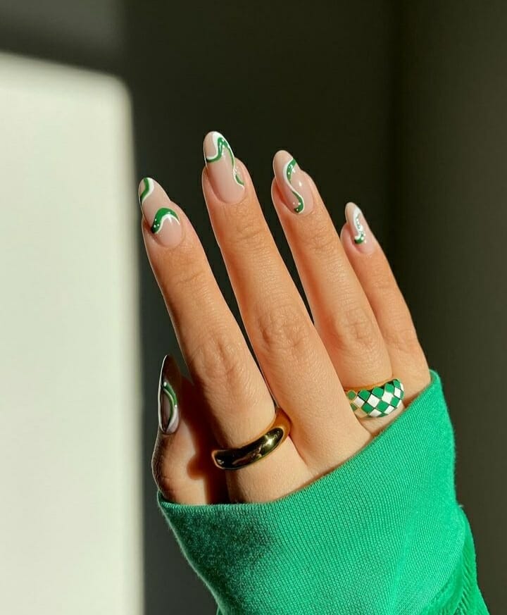 Πράσινο μανικιούρ: Οι αποχρώσεις και τα σχέδια για μοντέρνα νύχια