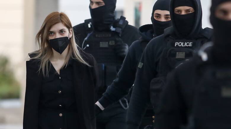 Ρούλα Πισπιρίγκου: Κάθισε στο εδώλιο με φωτογραφία της Τζωρτζίνας στα χέρια - Δάκρυσε όταν άκουσε το κατηγορητήριο