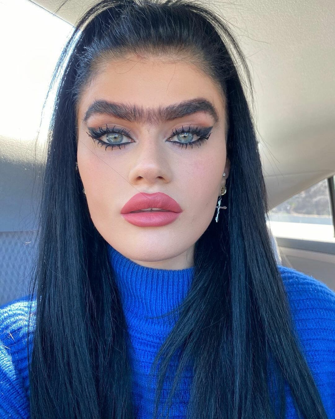 Η Σοφία Χατζηπαντελή κάνει ντους ολόγυμνη!