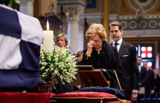 Κηδεία τέως Βασιλιά Κωνσταντίνου: Ολοκληρώθηκε η εξόδιος ακολουθία