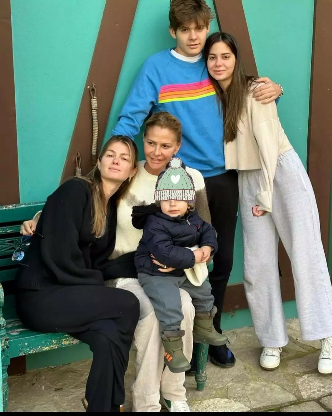 Τζένη Μπαλατσινού: Ποζάρει πρώτη φορά με τα τέσσερα παιδιά της